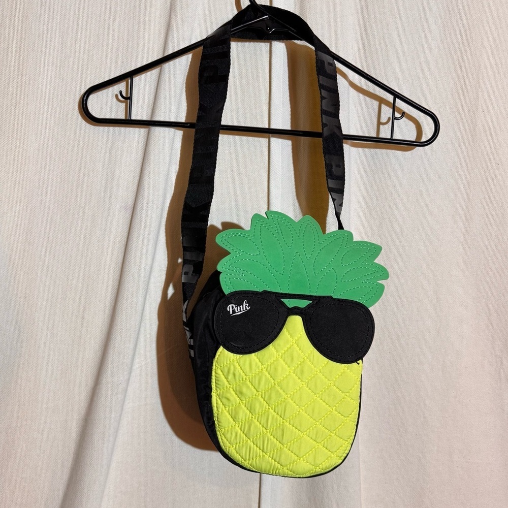 Victoria’s Secret PINK // pineapple cooler purse bag mar2